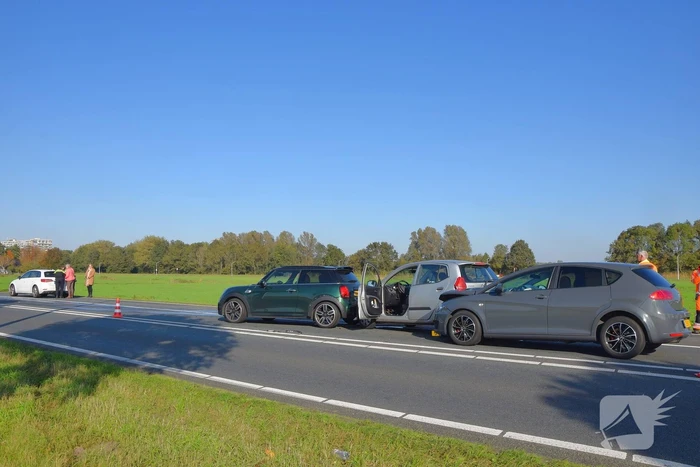Meerdere auto's beschadigd bij kettingbotsing