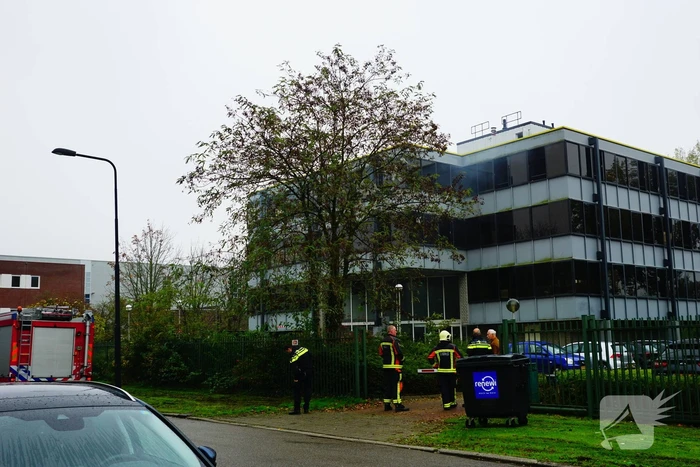 Veel rook uit leegstaand kantoorpand