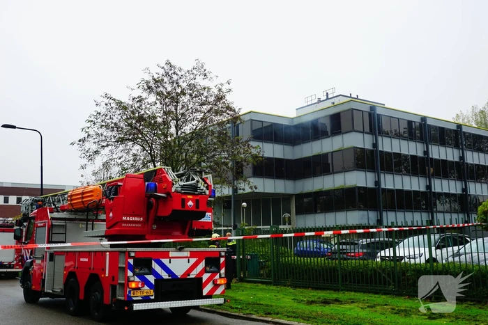 Veel rook uit leegstaand kantoorpand