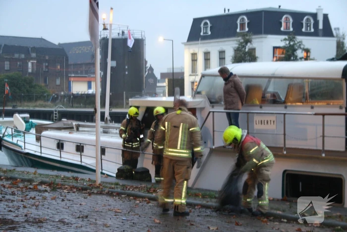 Isolatie machinekamer vliegt in brand