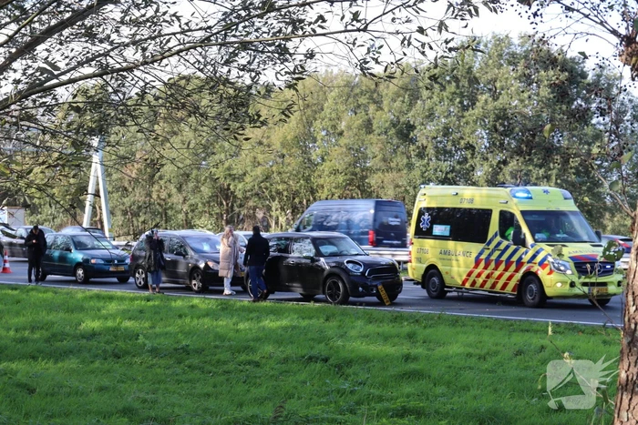 Vijf auto's betrokken bij kop-staart aanrijding