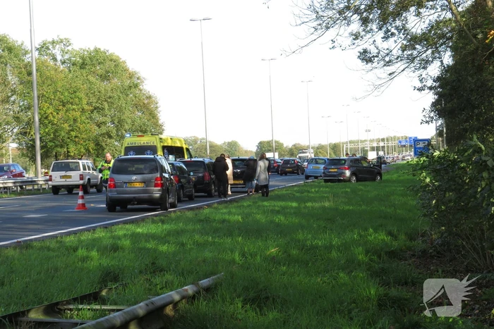 Vijf auto's betrokken bij kop-staart aanrijding