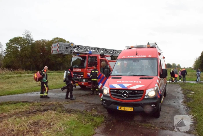 Vissers vinden scooter in sloot