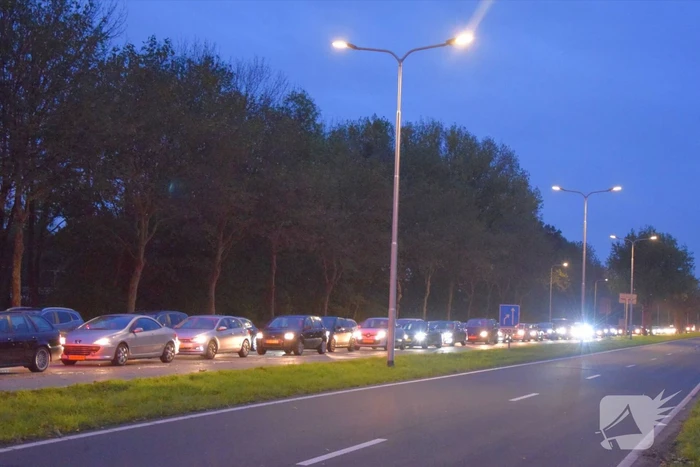 Flinke schade en verkeersgaos na botsing op kruising