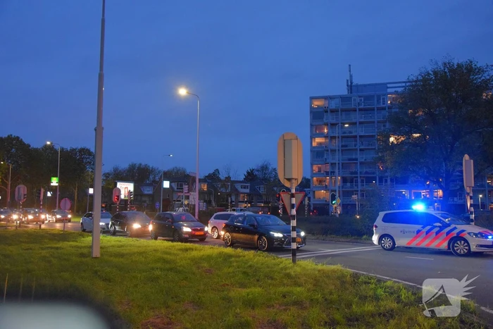 Flinke schade en verkeersgaos na botsing op kruising