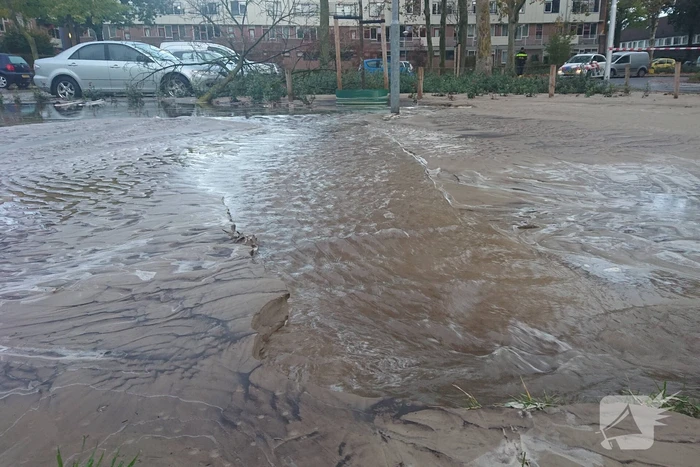 Enorm sinkhole ontstaan in woonwijk Veldhuizen