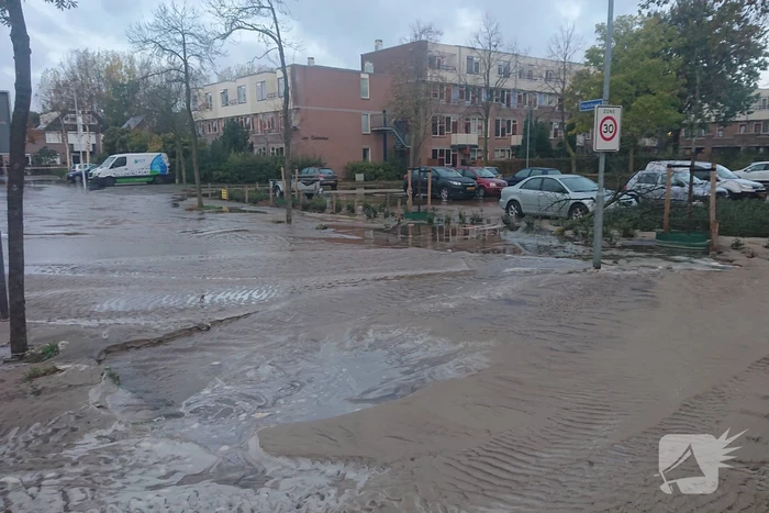 Enorm sinkhole ontstaan in woonwijk Veldhuizen