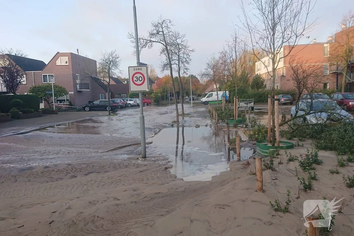 Enorm sinkhole ontstaan in woonwijk Veldhuizen