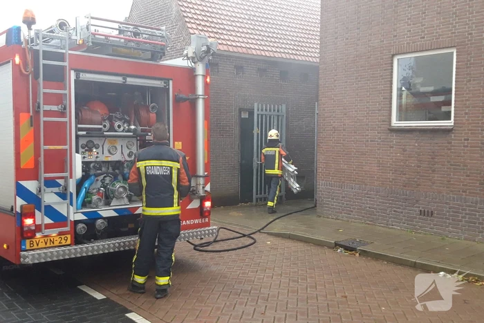 Brandje onder overkapping snel geblust