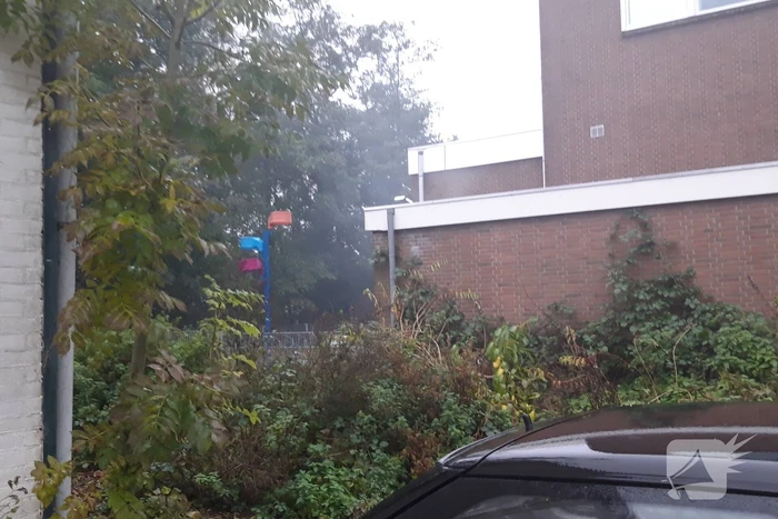 Brandje onder overkapping snel geblust