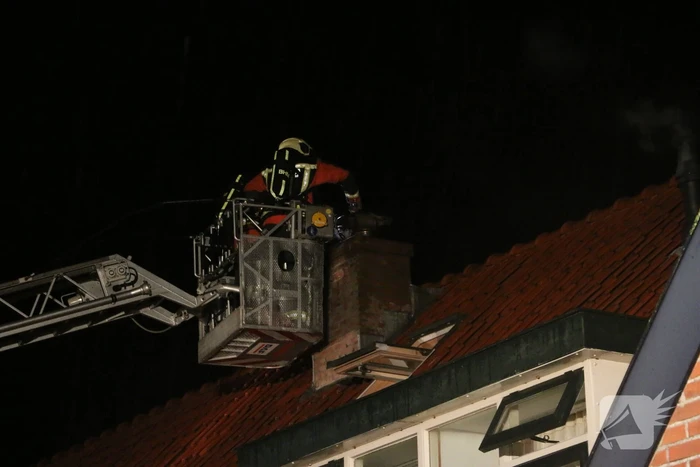 Fikse rookontwikkeling bij schoorsteenbrand