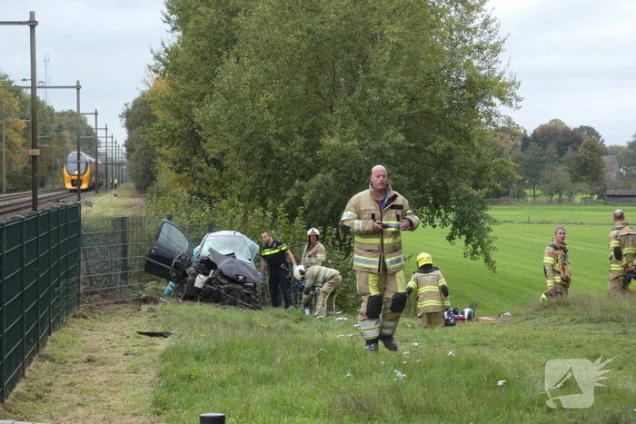 Trein botst op auto bij spoorwegovergang