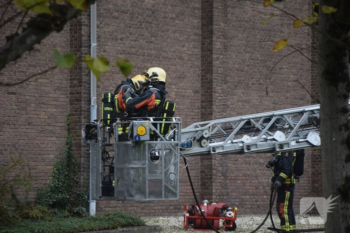 Dak van kerk vat vlam bij werkzaamheden