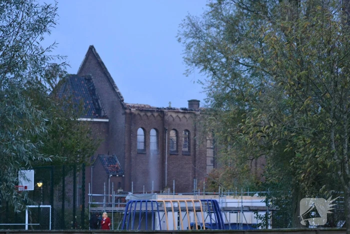 Dak van kerk vat vlam bij werkzaamheden