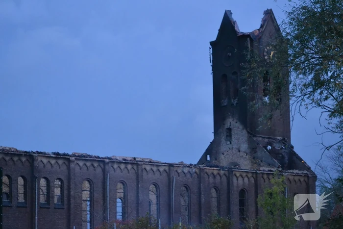 Dak van kerk vat vlam bij werkzaamheden