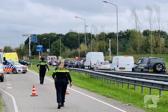 Auto vliegt in brand tijdens rijden