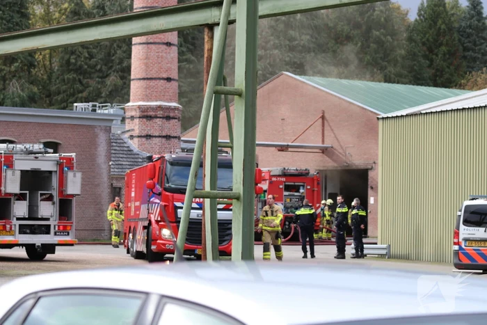 Veel rook bij flinke brand in houtbedrijf