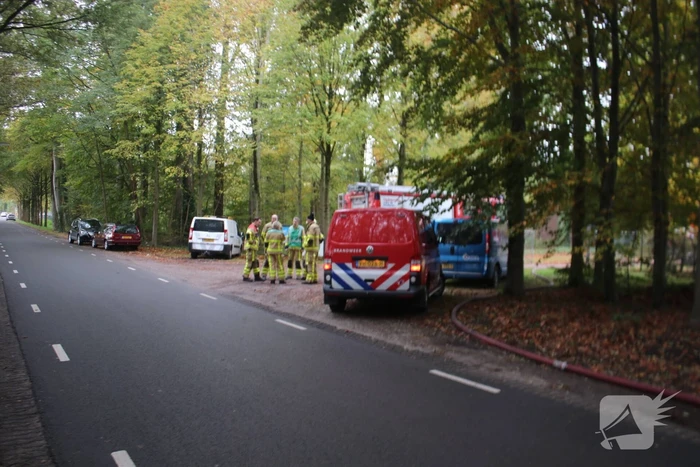 Veel rook bij flinke brand in houtbedrijf