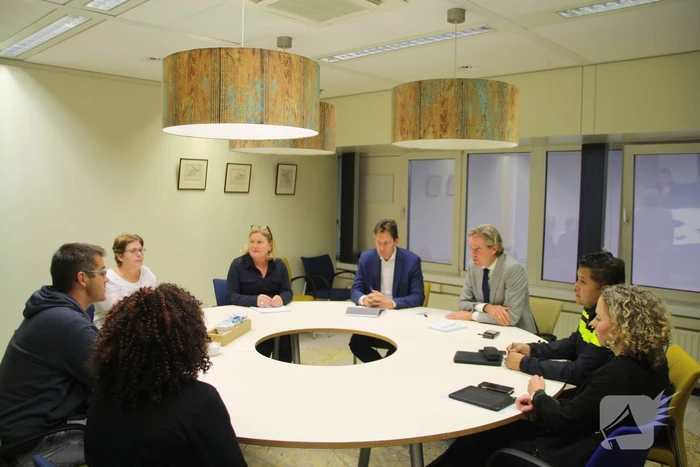 Bezorgde ouders in gesprek met burgemeester na steekpartij