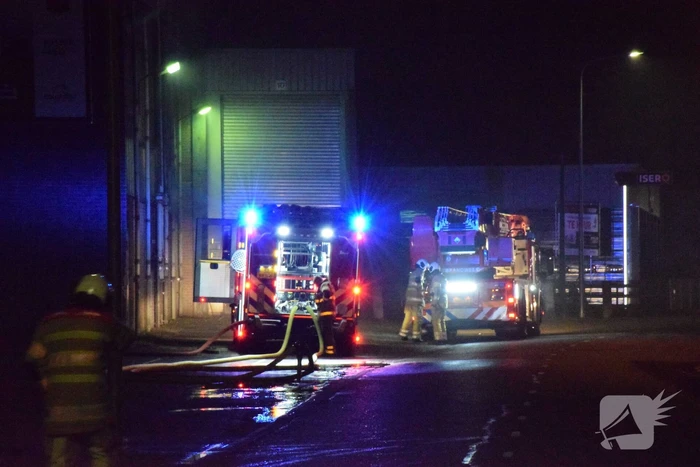 Flinke rookontwikkeling bij zeer grote brand in veevoederfabriek
