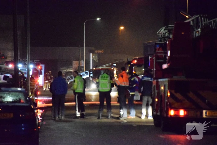 Flinke rookontwikkeling bij zeer grote brand in veevoederfabriek
