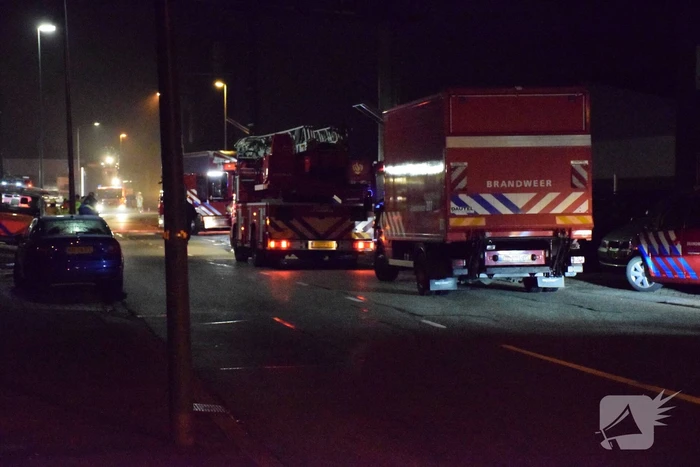 Flinke rookontwikkeling bij zeer grote brand in veevoederfabriek