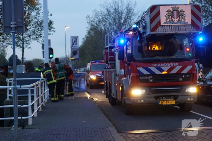 Zoektocht naar eigenaar verlaten scootmobiel op brug