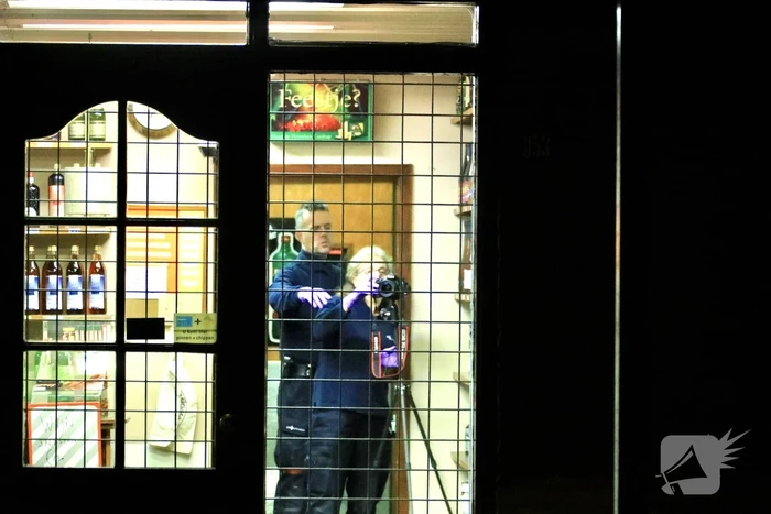 Overval op slijterij, politie doet onderzoek