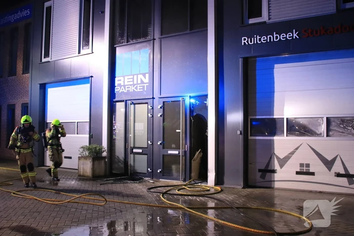 Brand in loods van stucadoorsbedrijf