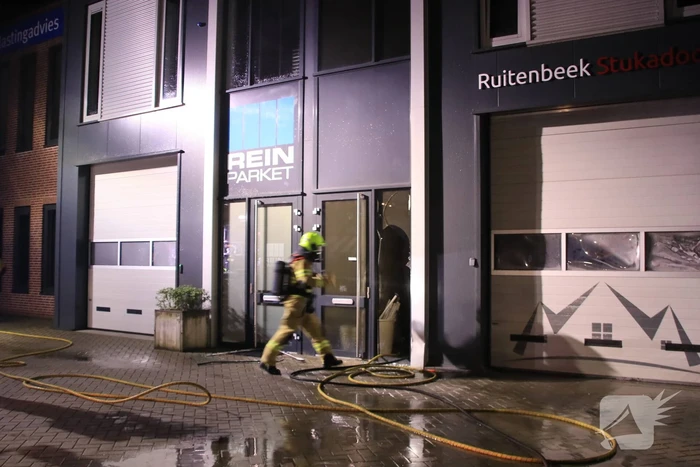 Brand in loods van stucadoorsbedrijf