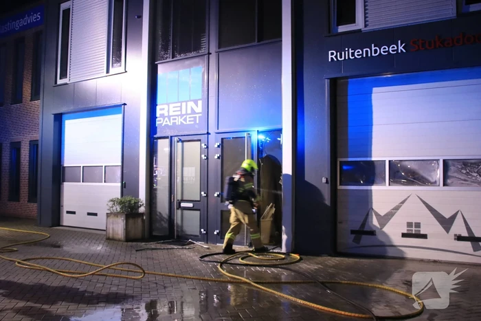 Brand in loods van stucadoorsbedrijf