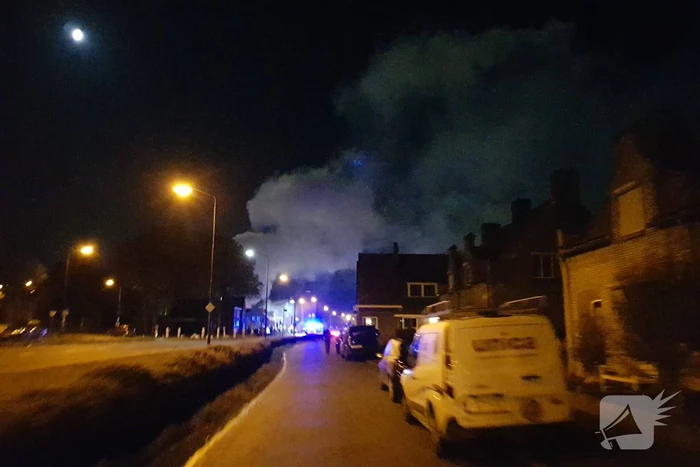 Twee woningen ontruimd na uitslaande brand in atelier