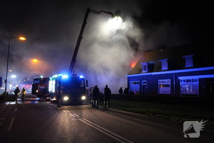Twee woningen ontruimd na uitslaande brand in atelier
