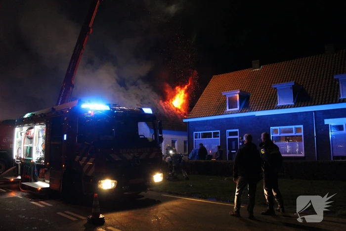Twee woningen ontruimd na uitslaande brand in atelier