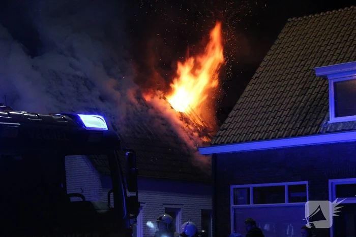 Twee woningen ontruimd na uitslaande brand in atelier
