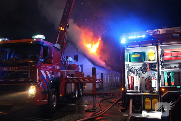 Twee woningen ontruimd na uitslaande brand in atelier