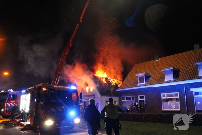 Twee woningen ontruimd na uitslaande brand in atelier