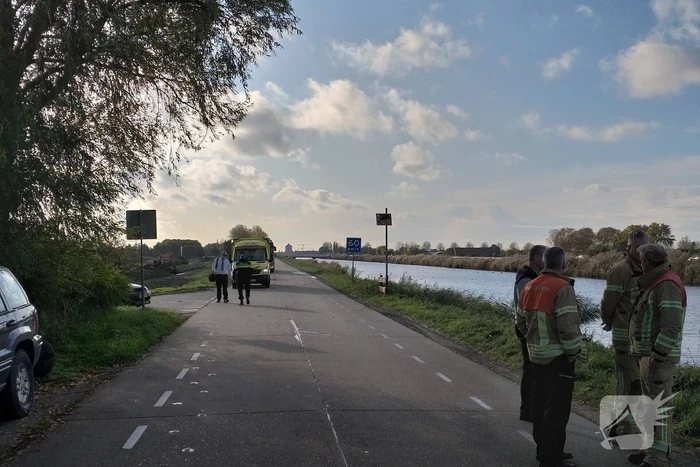 Bestuurder belandt met auto te water na uitwijkmanoeuvre