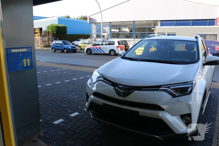 Snorbrommer aangereden door personenauto
