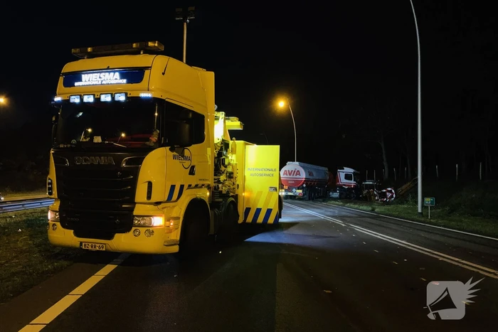 Tankwagen knalt op maaivoertuig, drie personen gewond