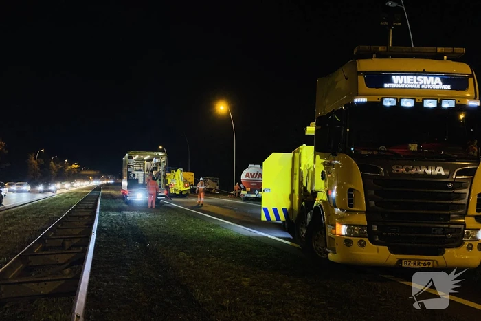 Tankwagen knalt op maaivoertuig, drie personen gewond