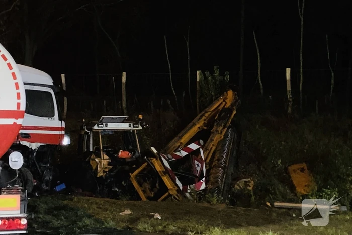 Tankwagen knalt op maaivoertuig, drie personen gewond