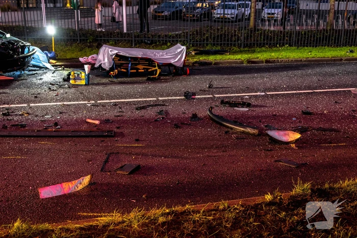 Enorme ravage bij zwaar ongeval in Albrandswaard, twee personen gewond