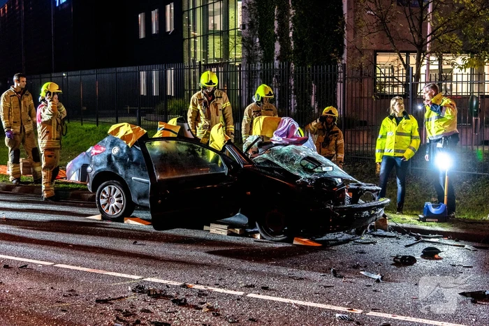 Enorme ravage bij zwaar ongeval in Albrandswaard, twee personen gewond