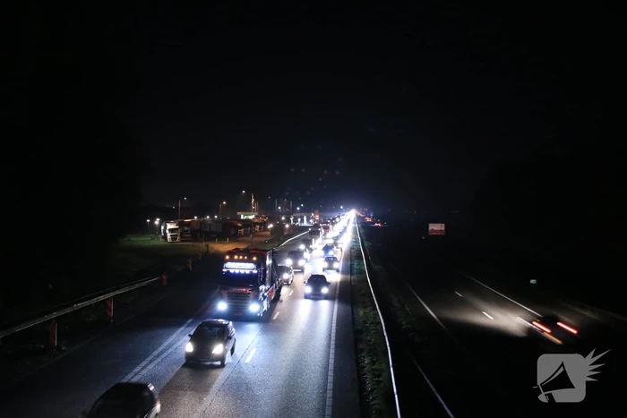Flinke file na aanrijding met vrachtwagen
