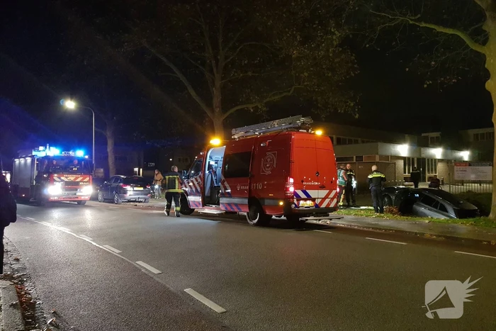 Personenauto belandt in sloot