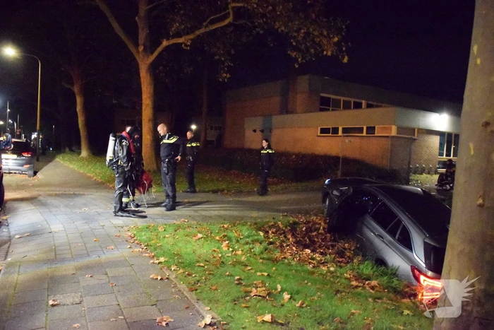 Personenauto belandt in sloot