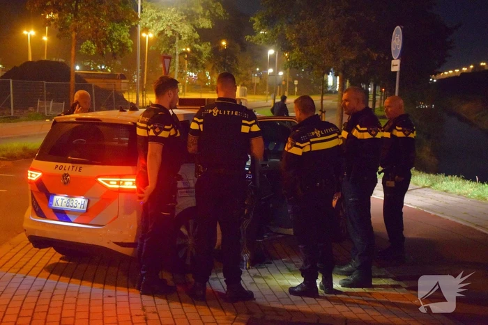 Politie haalt dronken scooterrijder uit sloot