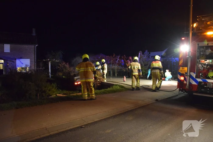 Personenauto belandt op de kop na ongeval