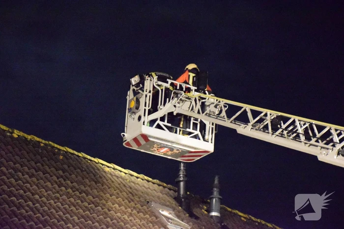 Schade na blikseminslag in dak van woning